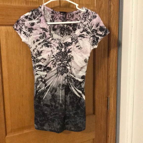 Daytrip Tops - NWOT Beautiful print top